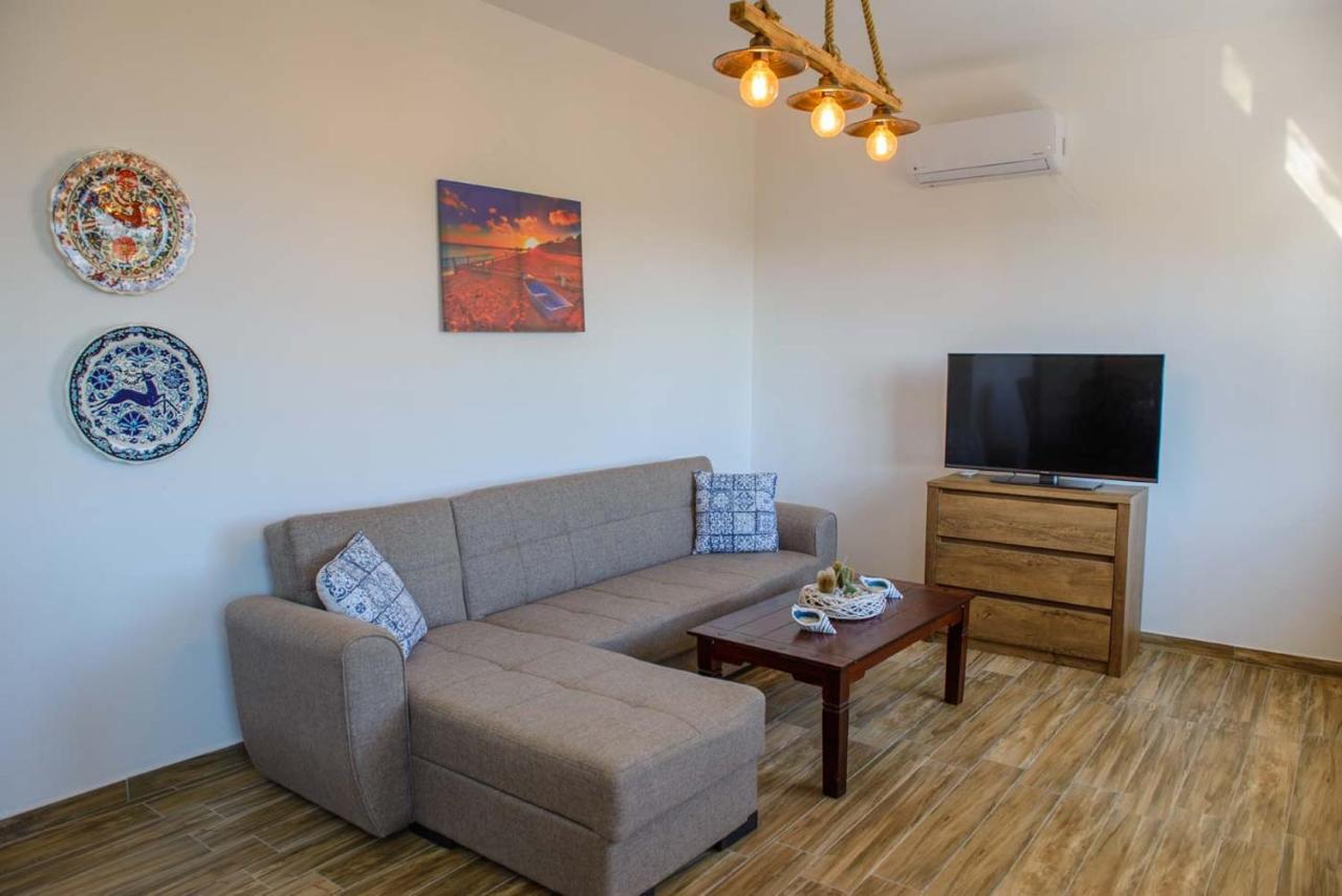 Blue Bay , Ground Floor Vila